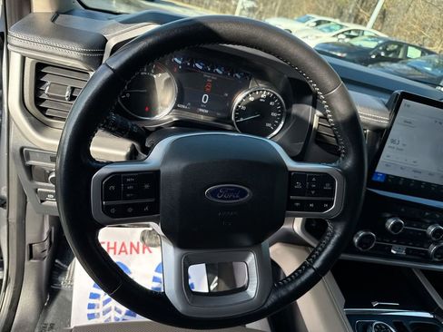 Used 2024 Ford Expedition Max XLT image 11