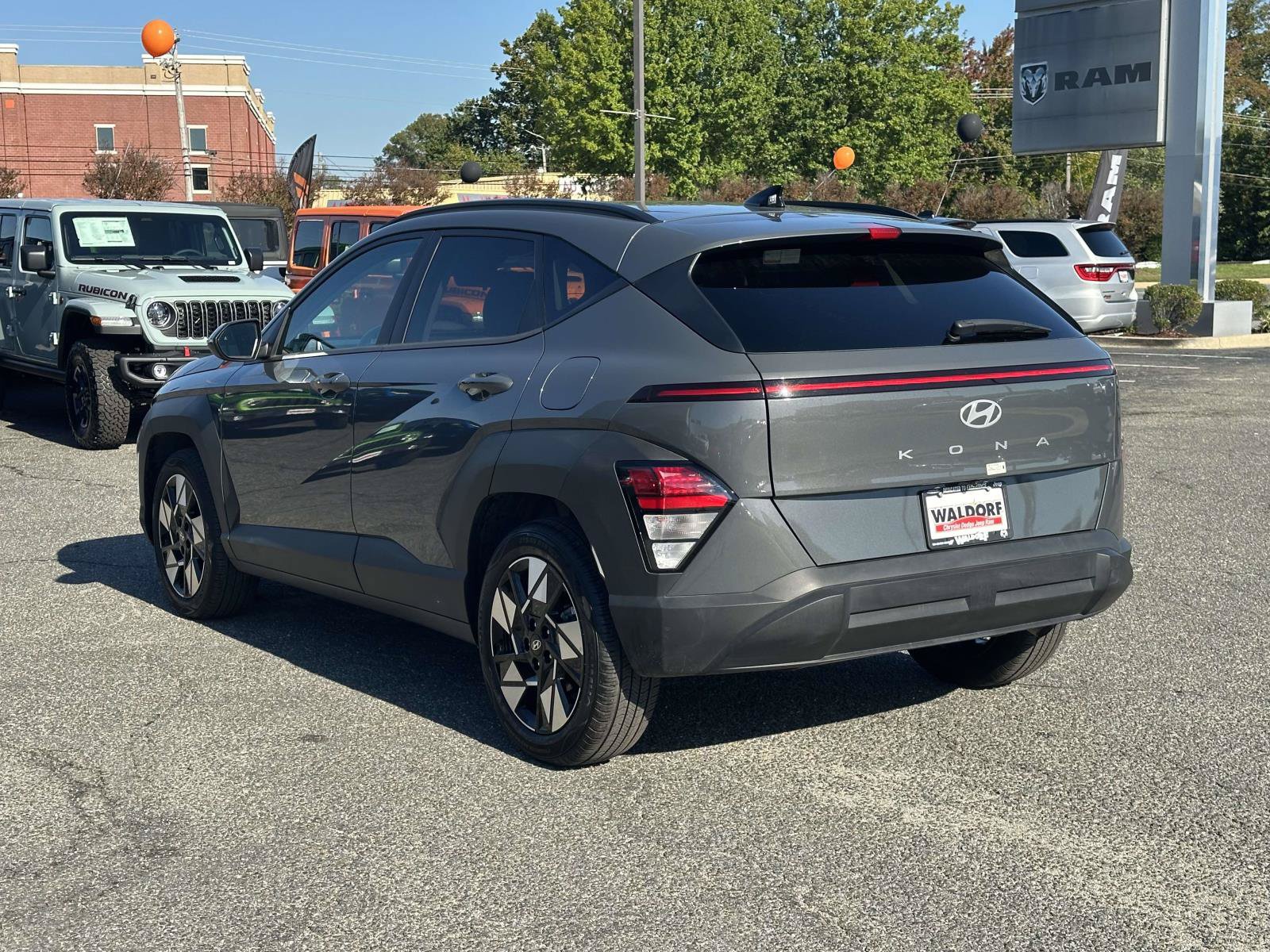 Used 2025 Hyundai Kona SEL FWD image 5