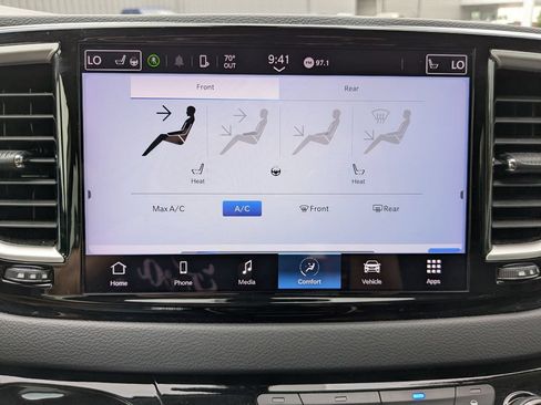 Used 2023 Chrysler Pacifica Touring-L FWD image 13