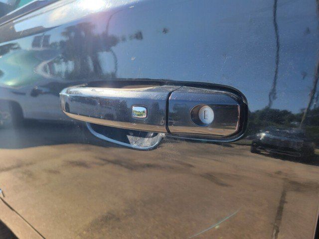 Used 2017 GMC Yukon SLT w/ Open Road Package RWD image 10