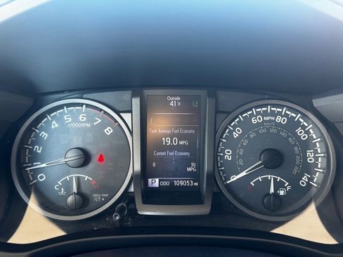 Used 2018 Toyota Tacoma TRD Sport w/ Technology Package image 19