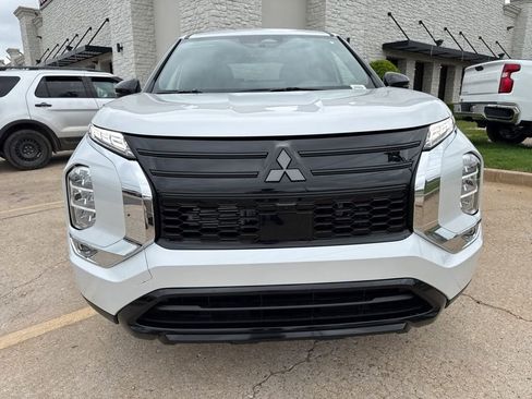 New 2026 Mitsubishi Outlander LE FWD image 2