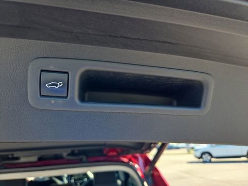 Used 2020 Toyota Highlander XLE FWD image 28