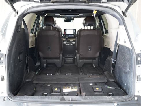 Used 2021 Toyota Sienna Platinum AWD/4WD image 40