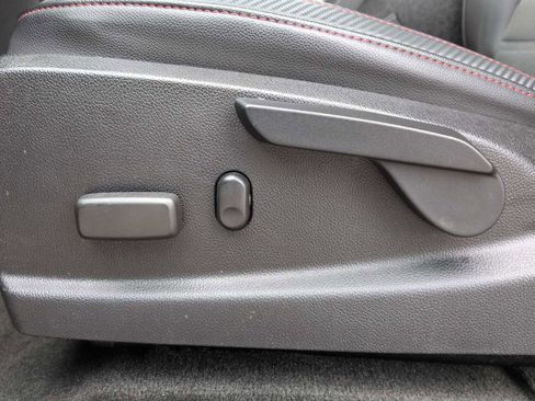 Used 2018 GMC Canyon All Terrain w/ Trailering Package image 15