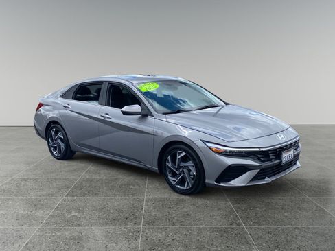 Used 2025 Hyundai Elantra SEL FWD image 7