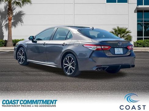 Used 2020 Toyota Camry SE w/ Sunroof Package FWD image 8