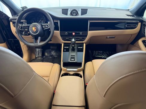 Certified 2026 Porsche Macan AWD/4WD image 17
