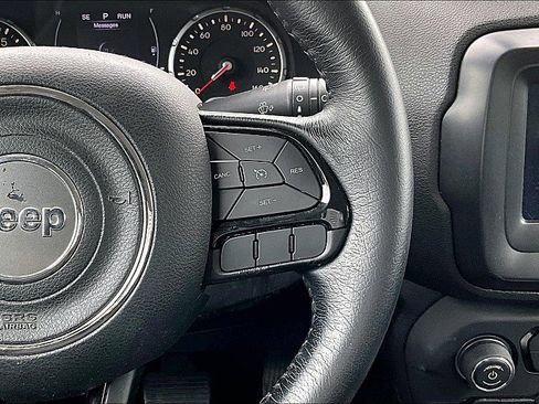 Used 2019 Jeep Renegade Altitude w/ Quick Order Package 2XM FWD image 17