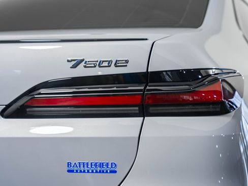 Used 2025 BMW 750e xDrive image 6
