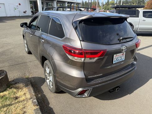 Used 2019 Toyota Highlander Limited AWD/4WD image 3