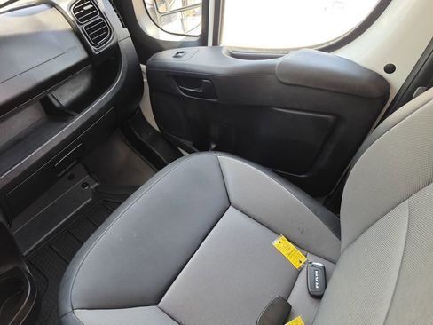 Used 2025 RAM ProMaster 2500 w/ Convenience Group FWD image 14