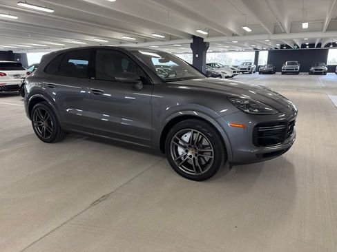 Used 2019 Porsche Cayenne Turbo AWD/4WD image 2