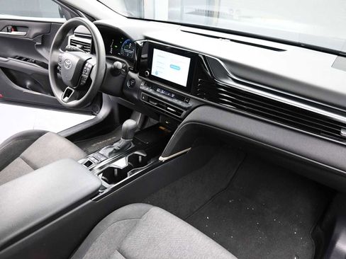 Used 2025 Toyota Camry LE w/ Convenience Package image 23