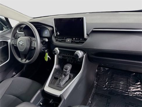 Certified 2025 Toyota RAV4 LE image 27