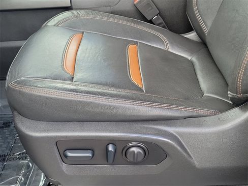 Used 2022 GMC Sierra 3500 AT4 w/ AT4 Preferred Package image 18