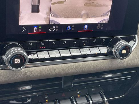 Used 2024 GMC Canyon Denali AWD/4WD image 26
