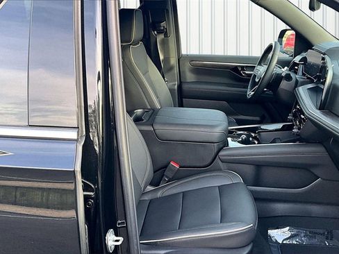 New 2025 Chevrolet Suburban Premier image 5