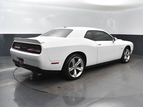 Used 2018 Dodge Challenger R/T RWD image 17