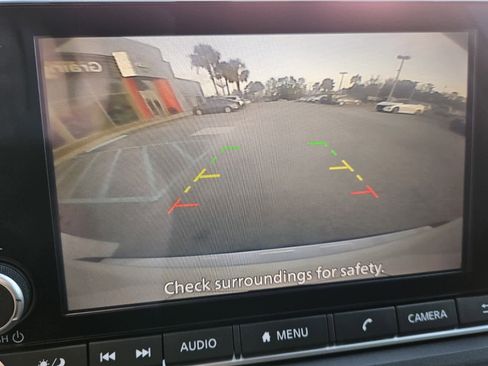 Used 2023 Nissan Rogue SV image 9