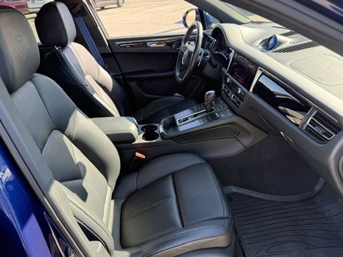 Used 2025 Porsche Macan image 14