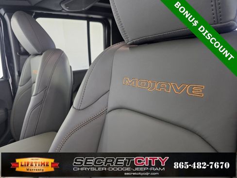 New 2025 Jeep Gladiator Mojave image 25