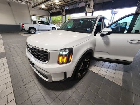 Used 2024 Kia Telluride S FWD image 3