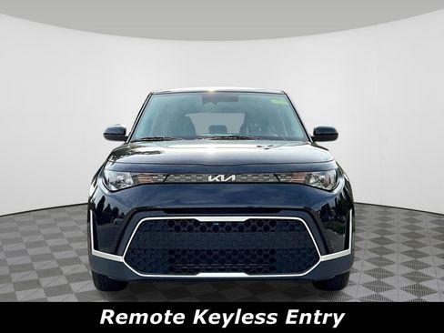 Used 2025 Kia Soul LX FWD image 2