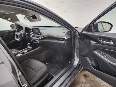 Used 2024 Nissan Altima 2.5 SV FWD image 32