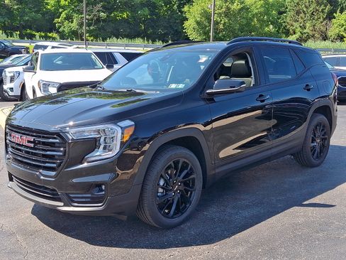 Used 2024 GMC Terrain SLT w/ Infotainment Package II AWD/4WD image 3