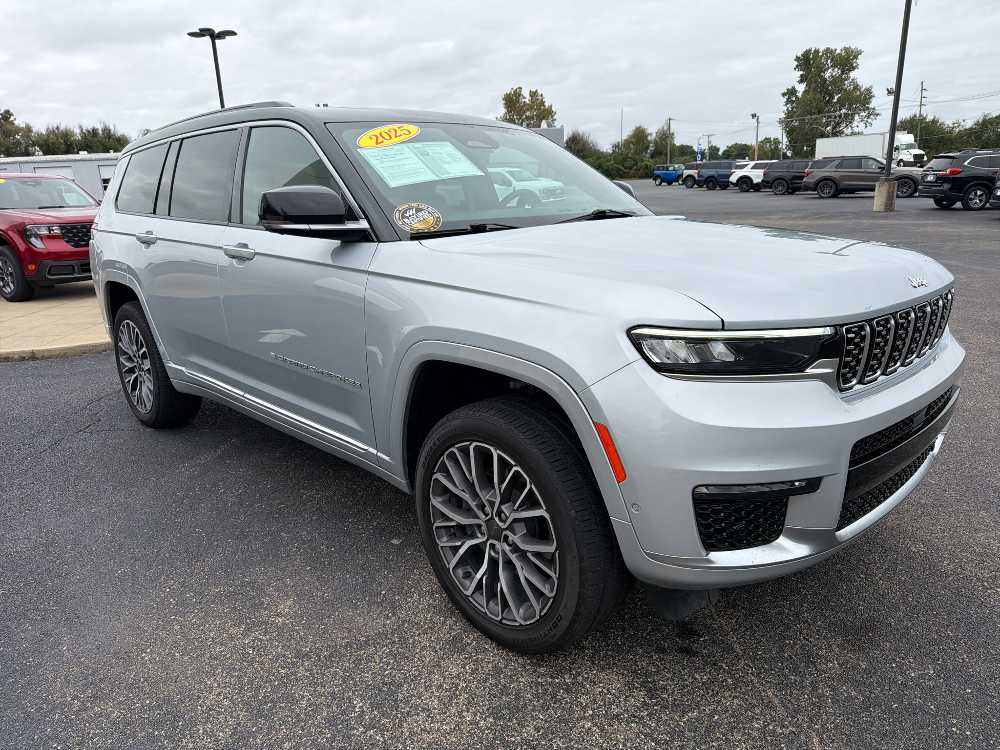 Used 2025 Jeep Grand Cherokee L Summit AWD/4WD image 4