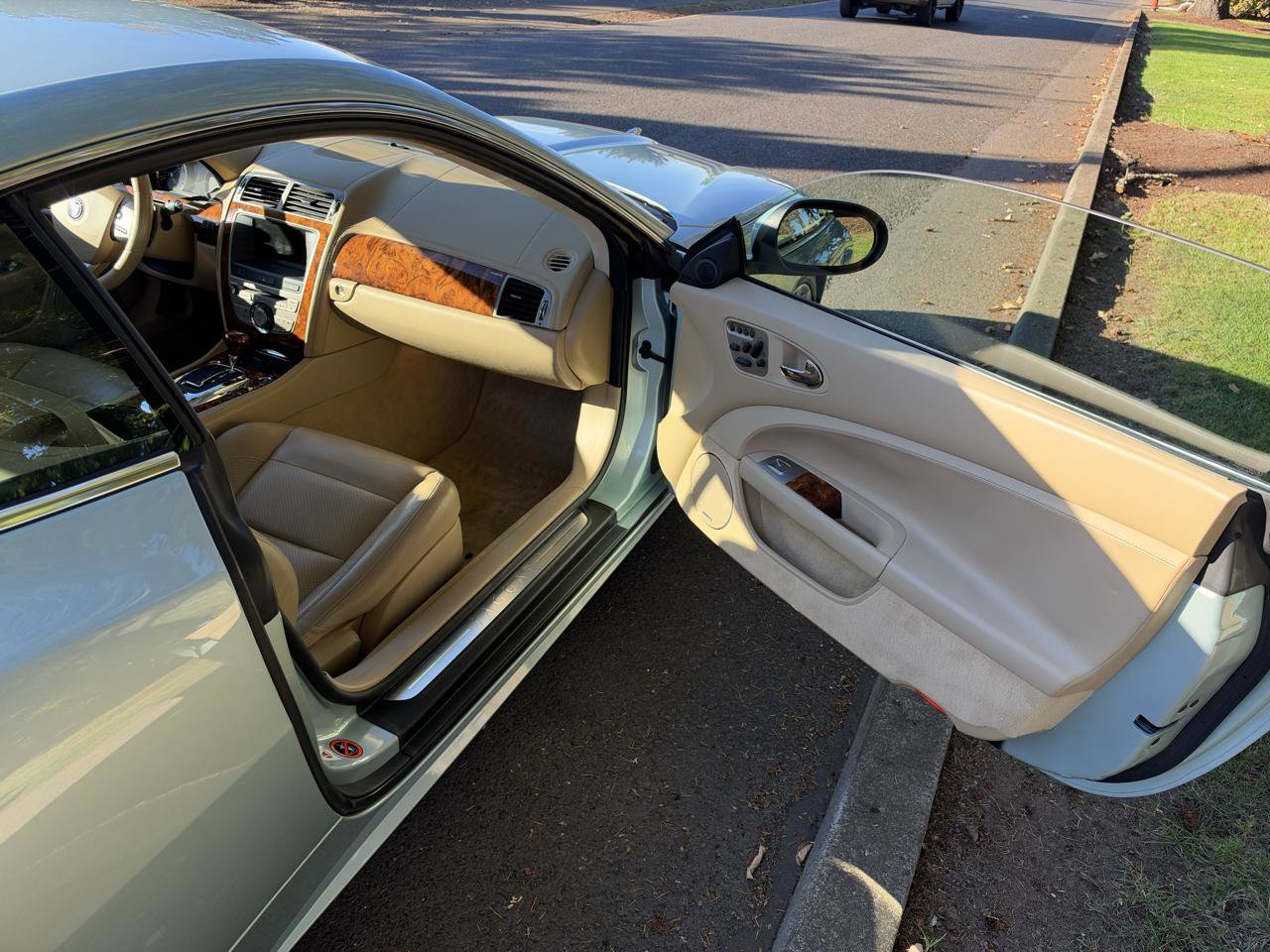 Used 2008 Jaguar XK Coupe RWD image 12