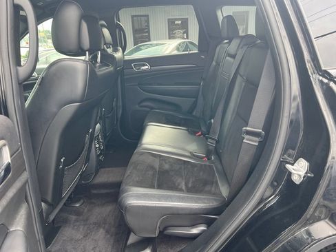 Used 2018 Jeep Grand Cherokee Altitude AWD/4WD image 19