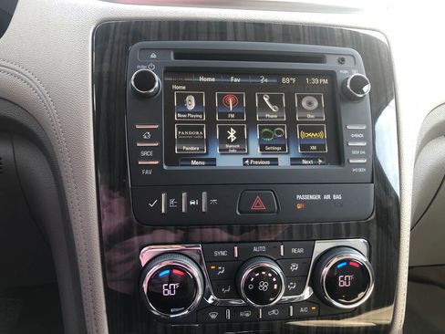 Used 2014 Chevrolet Traverse LT image 33