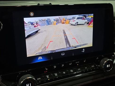 Used 2023 Chevrolet Colorado Z71 w/ Z71 Convenience Package 2 image 17