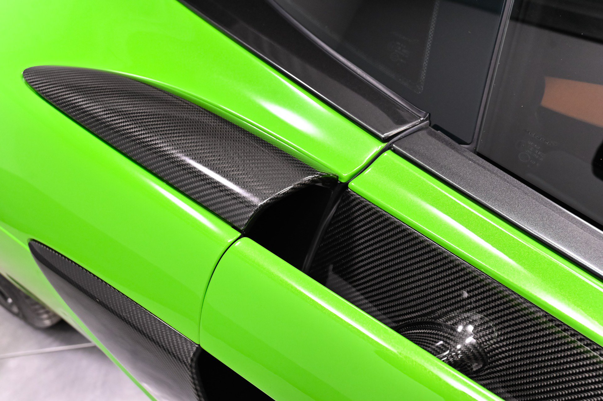 Used 2016 McLaren 570S Coupe RWD image 25