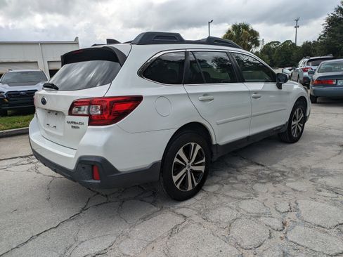 Used 2018 Subaru Outback 3.6R Limited AWD/4WD image 4