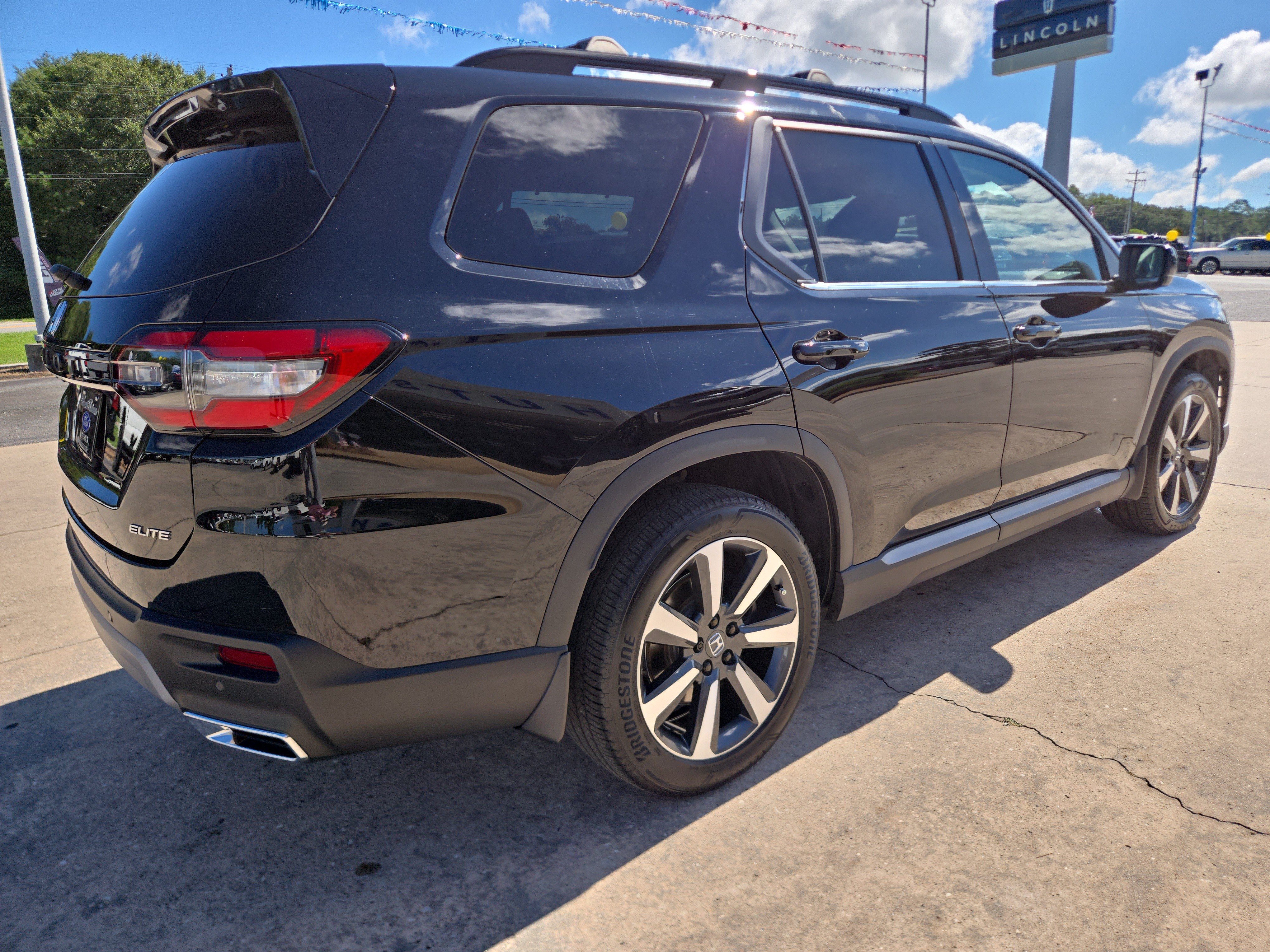 Used 2023 Honda Pilot Elite image 6