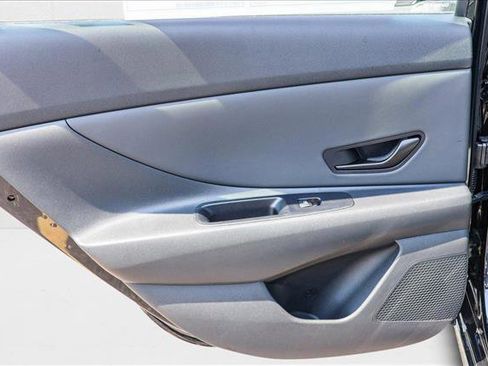 New 2025 Hyundai Elantra Limited image 23