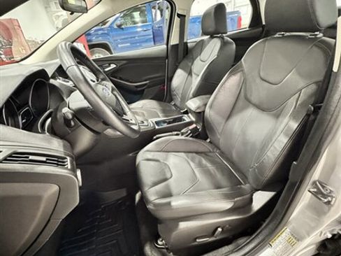 Used 2015 Ford Focus SE w/ Equipment Group 201A FWD image 6