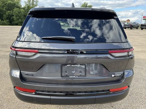 New 2025 Jeep Grand Cherokee Altitude image 4