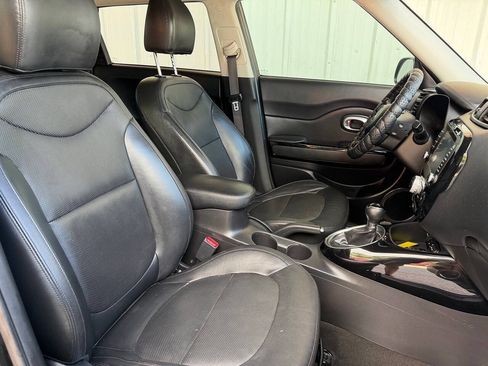 Used 2016 Kia Soul ! w/ Premium Package FWD image 10