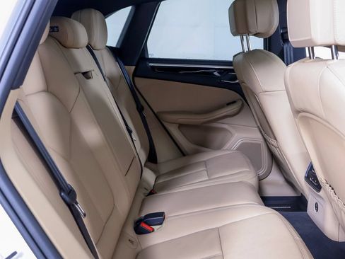 Certified 2026 Porsche Macan AWD/4WD image 34