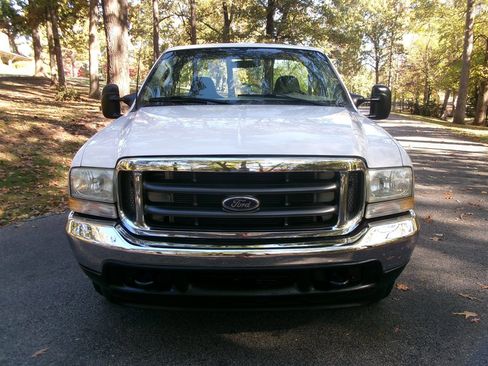 Used 2003 Ford F250 XLT image 2