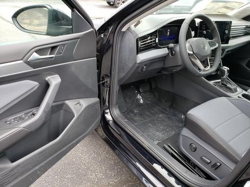 New 2026 Volkswagen Jetta SE FWD image 6