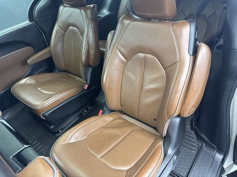 Used 2020 Chrysler Pacifica Limited w/ Advanced Safetytec Group image 38