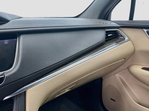 Used 2019 Cadillac XT5 FWD image 16