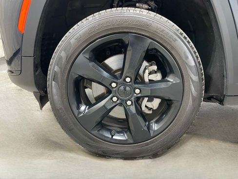 Used 2024 Jeep Grand Cherokee L Limited w/ Black Appearance Package AWD/4WD image 7