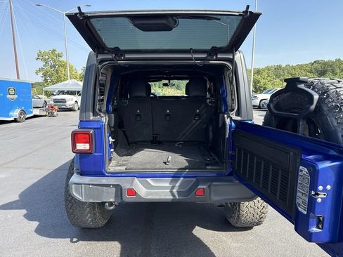 Used 2019 Jeep Wrangler Unlimited Sahara w/ Uconnect 4C Nav & Sound Group AWD/4WD image 10