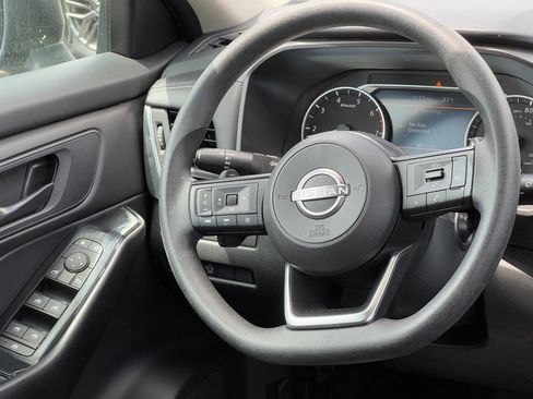Used 2024 Nissan Rogue S FWD image 14